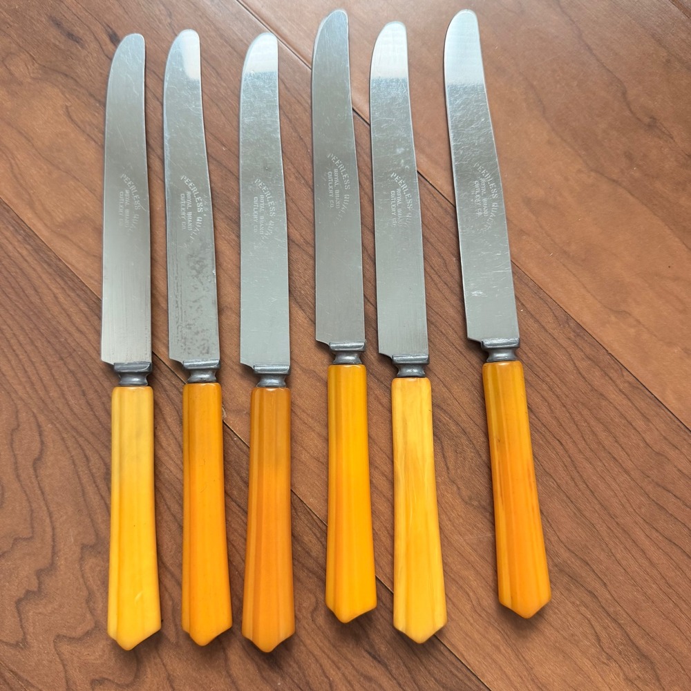 Vintage Royal Brand Cutlery Co. Butterscotch Bakelite Stainless 6 Dinner Knives